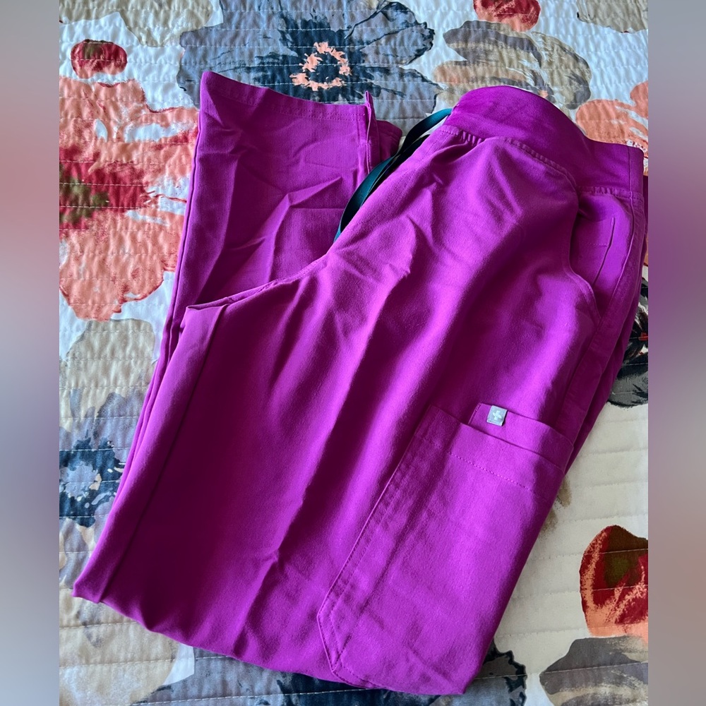 Women’s Figs scrub pants